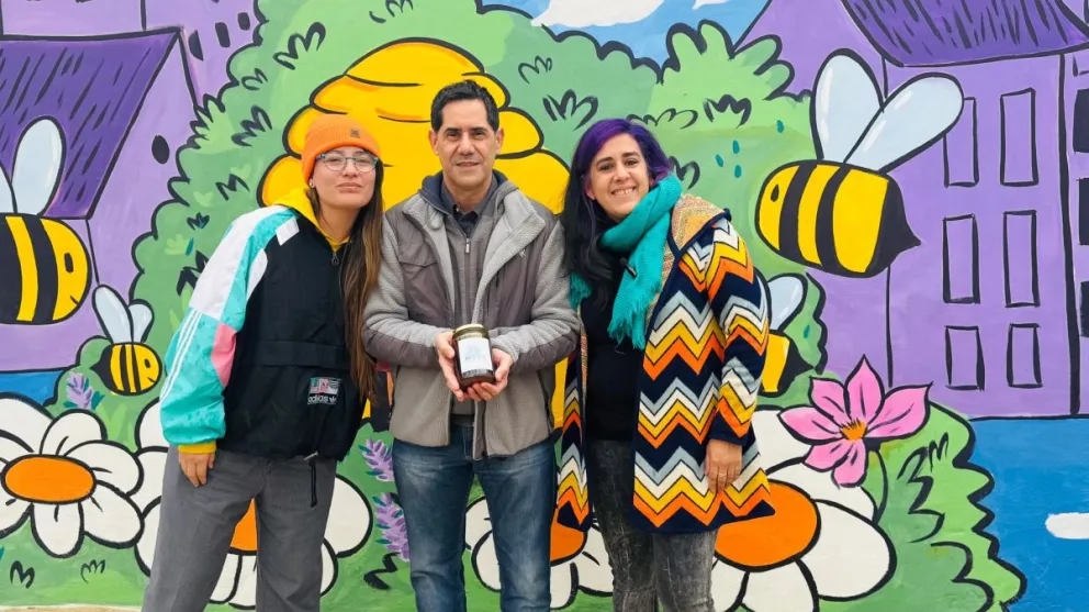 "Colmena de Vida” embellece el Jardín de Infantes 67 de General RocaCrédito: Gobierno de Río Negro.