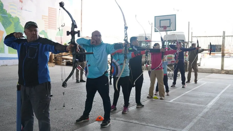 15 arqueros representan a esta escuela cipoleña, que participa en torneos regionales y conquista podios. (Foto gentileza)