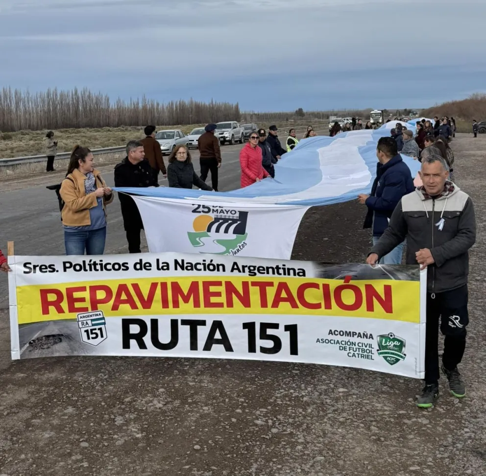 La Asociación de Fútbol realiza un duro reclamo acompañando a una de las árbitros, madre de tres de las víctimas. (Foto archivo Asociación de Fútbol Catriel)