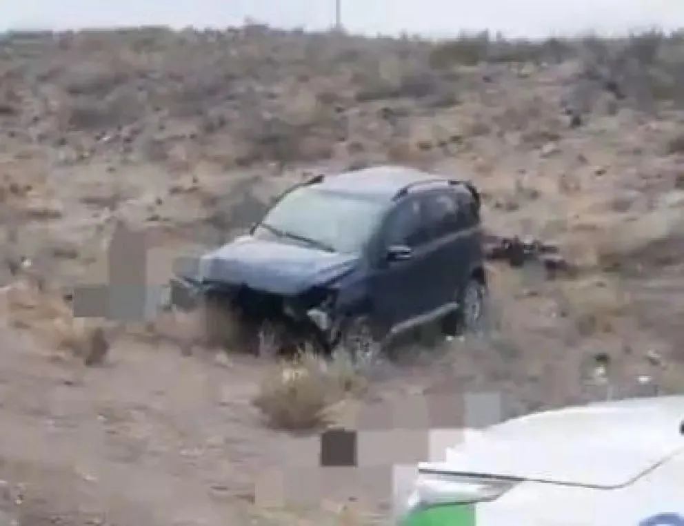 El coche es una VW Suran que a pesar del vuelco mantuvo el formato de su habitáculo