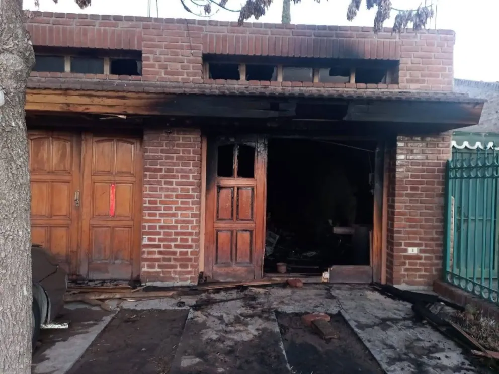 La casa quedo completamente consumida por las llamas (imagen gentileza)