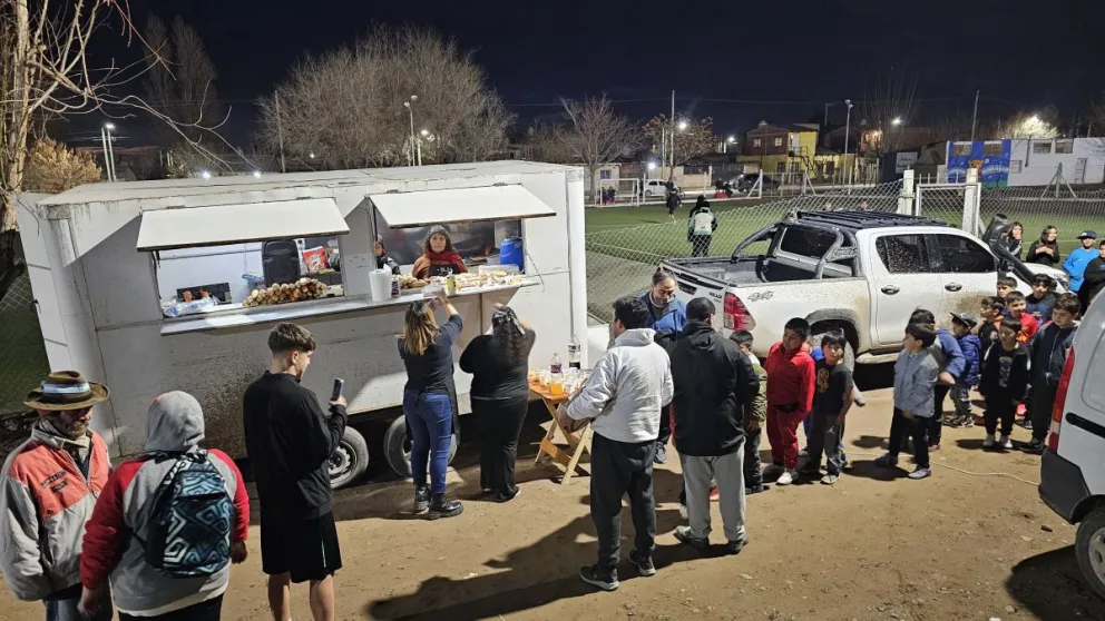 El comedor se va moviendo hacia barrios populares de Neuquén. (Foto gentileza)