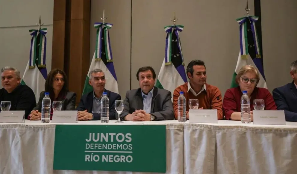 Bajo el lema "La defensa nace acá", se formalizó la nueva alianza política.