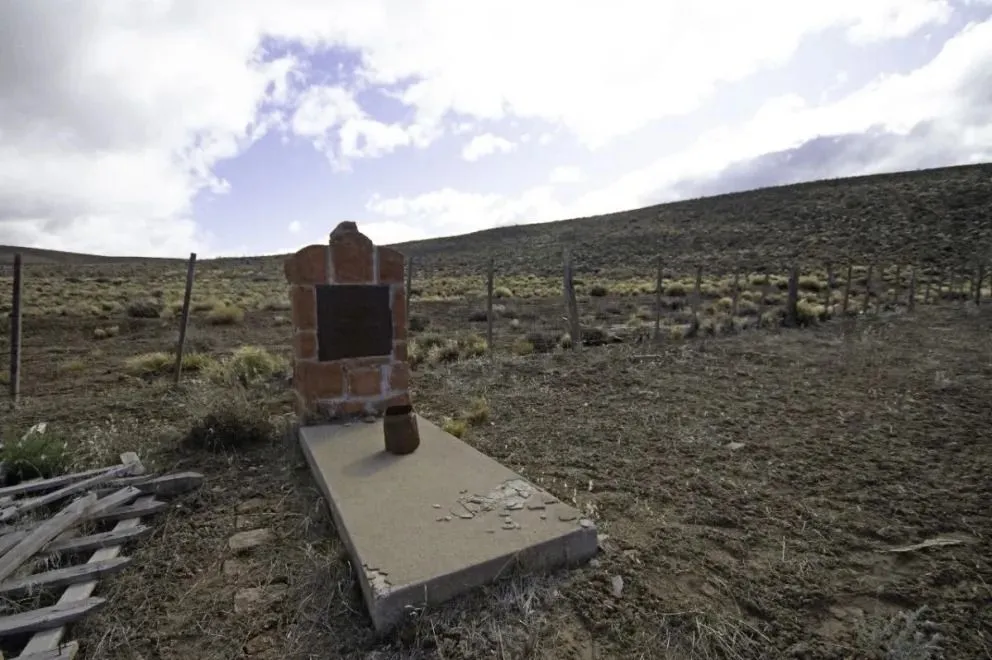 La solitaria tumba de Clemente Onelli. Foto: Jorge Piccini.