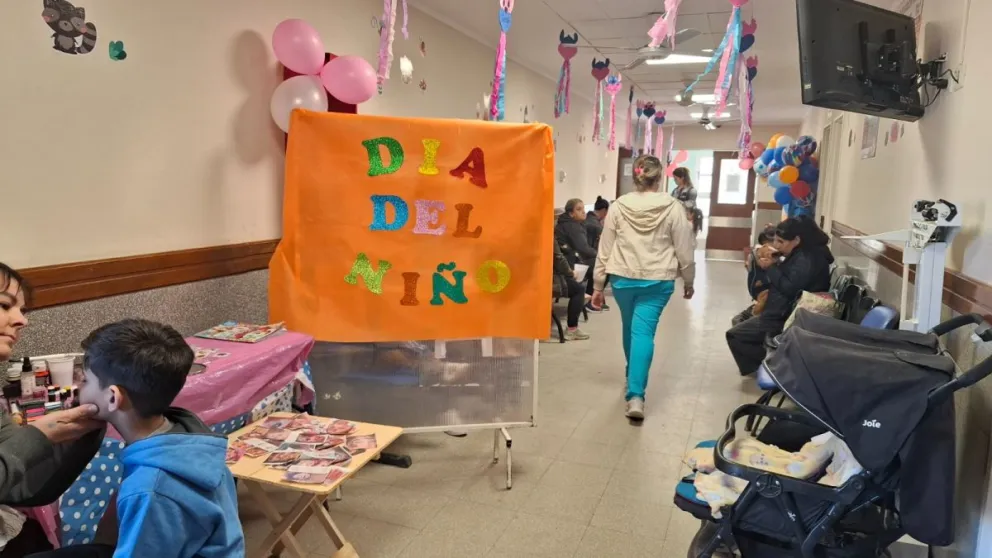 En el marco del mes de las infancias, el servicio de Pediatría del hospital organizó juegos, actividades, y regalitos para los más pequeños. | Foto Cipo360