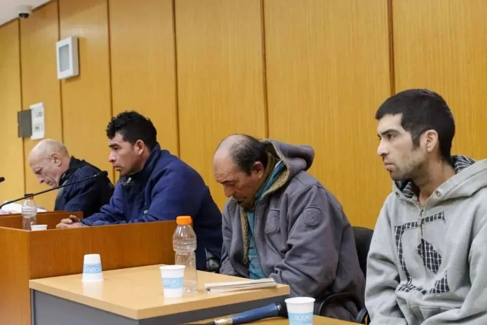 Los tres imputados por el crimen de Riquelme, en una de las audiencias. (Foto Tania Domenicucci- ANR)