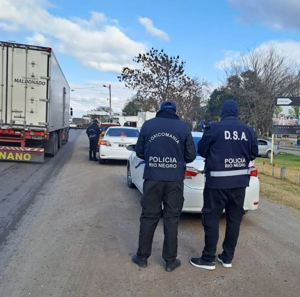 La policía está realizando diversos rastrillajes y operativos de control en las rutas del Alto Valle. Buscan a los dos prófugos. Foto: archivo.