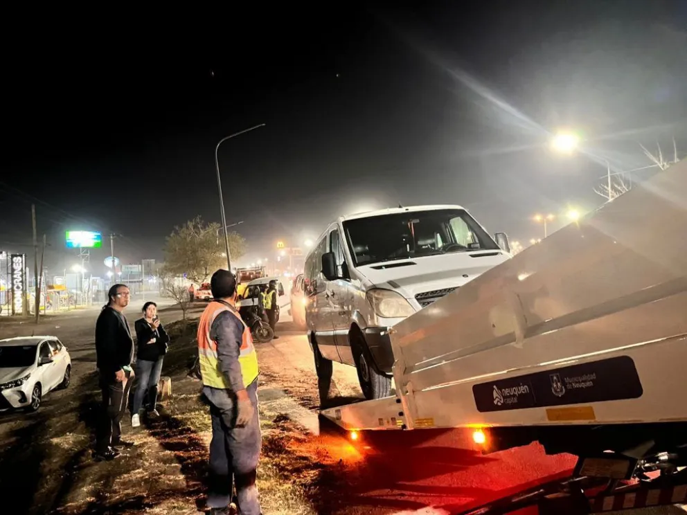 Algunos vehículos no tenían seguro o la reglamentación para transportar sustancias. (Foto Municipalidad de Neuquén)