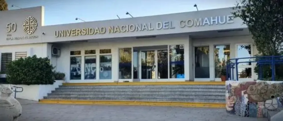La rectora busca entrar en el Congreso para defender el ámbito universitario.