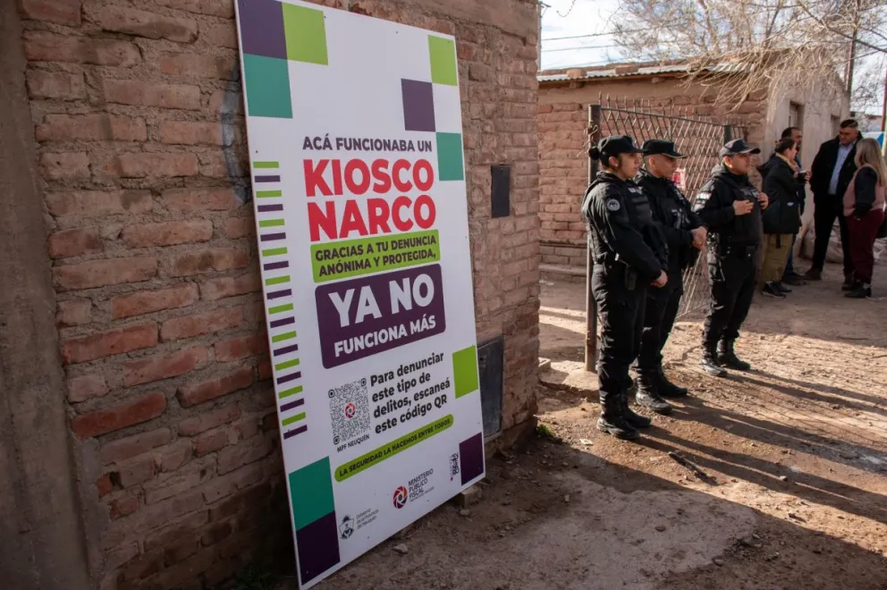 El lugar funcionaba como punto de venta de drogas y refugio de delincuentes. La justicia autorizó su demolición. Foto: Policía Neuquén.