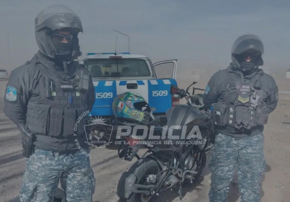 La persecución terminó con el joven accidentado e internado en el Hospital Heller, con custodia policial. Foto: Policía de Neuquén.