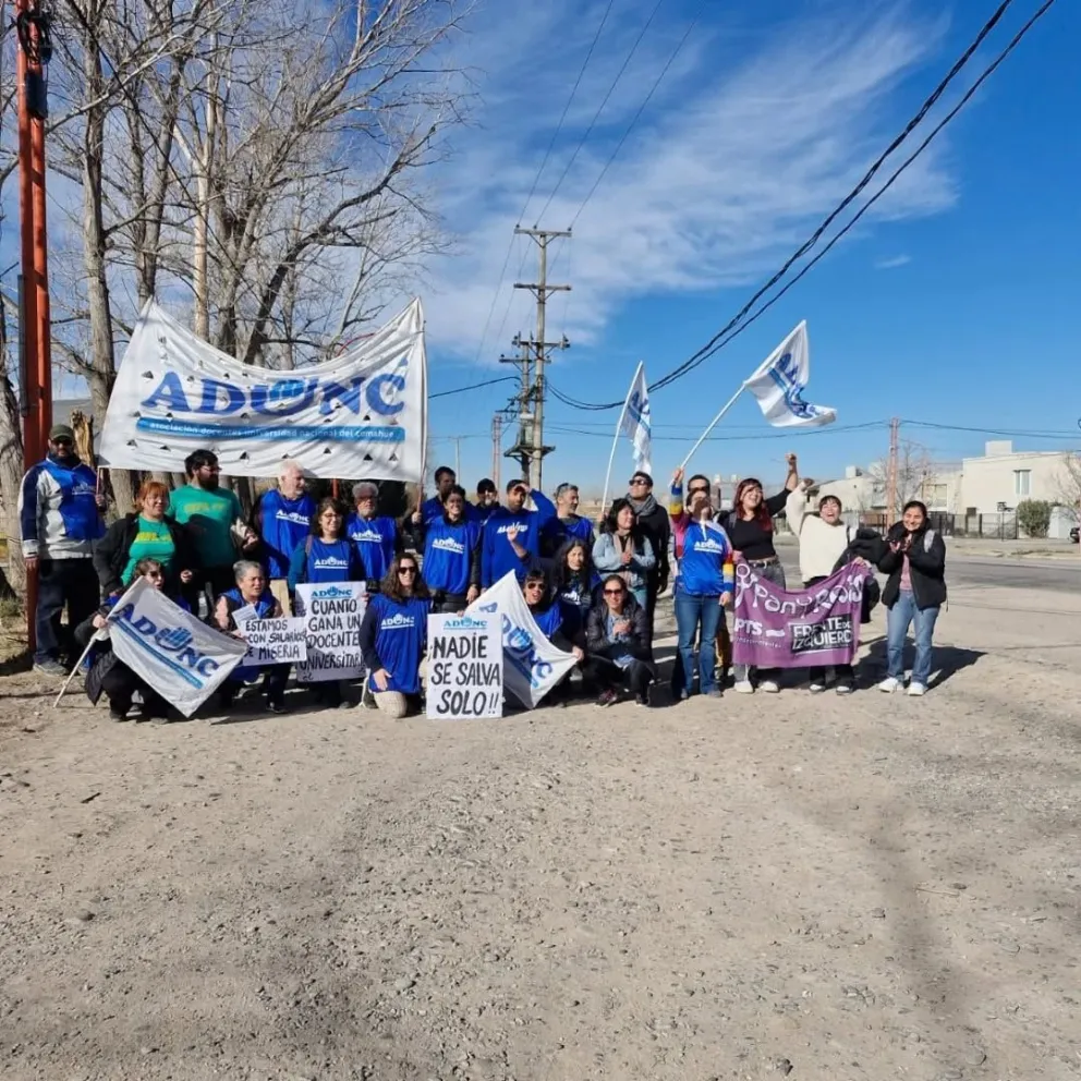 Hoy habrá volanteadas y asambleas en todas las sedes de la zona. (Foto ADUNC)