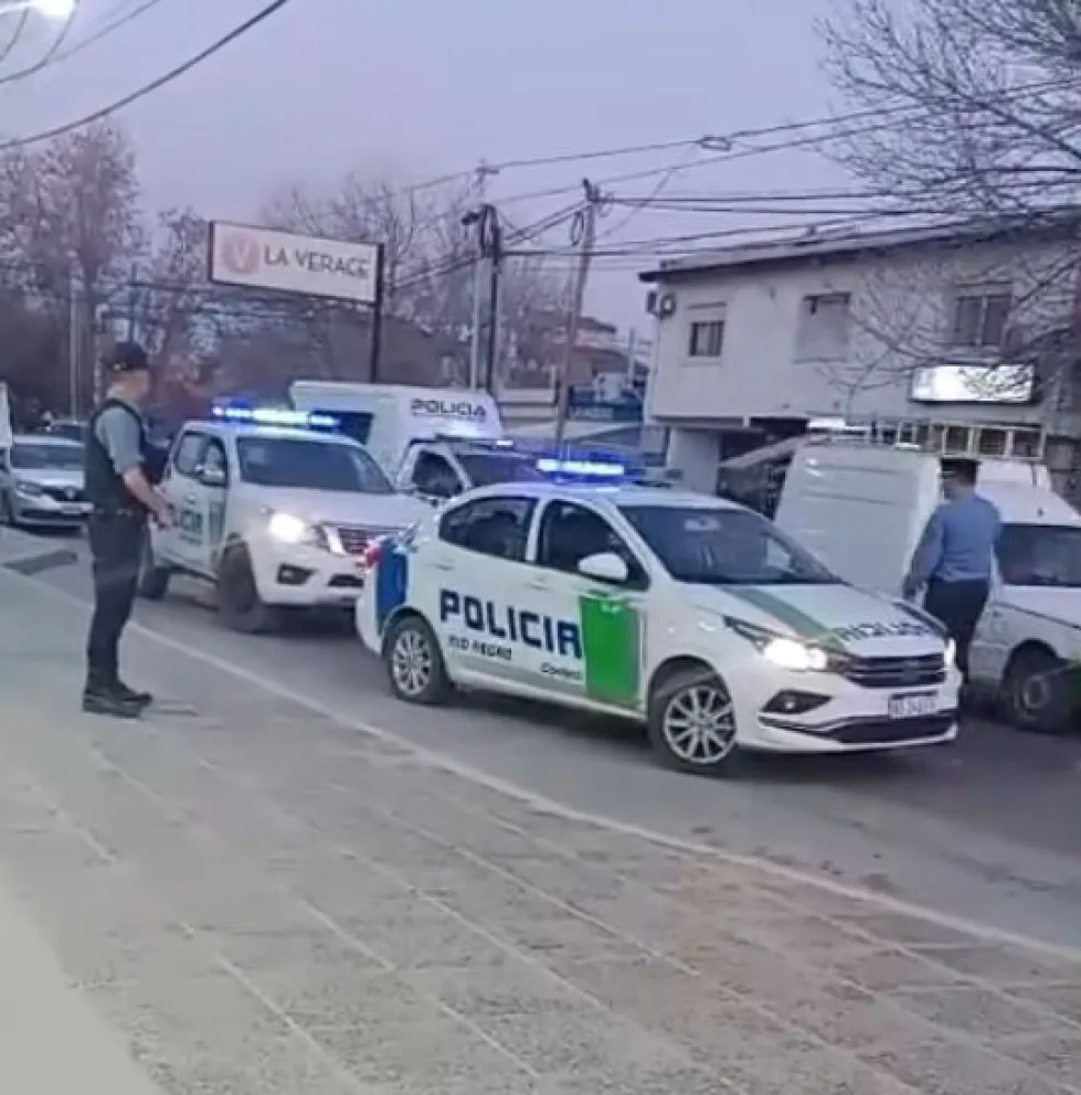 Los sujetos están detenidos en la Comisaría 4 de Cipolletti. (Foto gentileza)