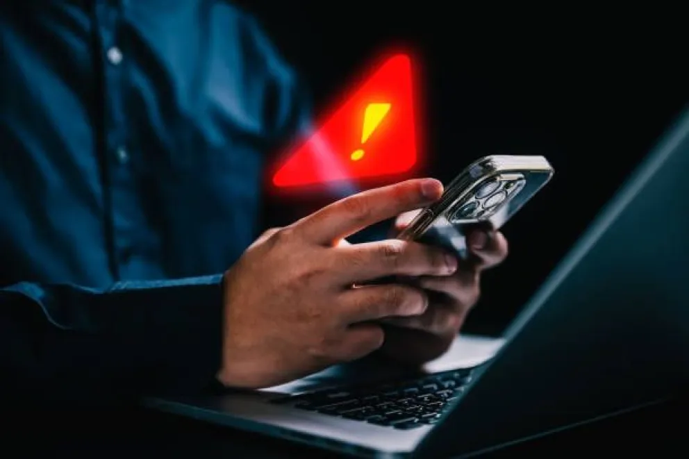 Los estafadores intentan acceder a los celulares y realizar pagos con sus aplicaciones.