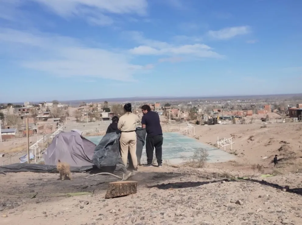 La toma comenzó hace dos semanas y por el momento no les permiten ingresar material para construir sus casas. | Foto gentileza