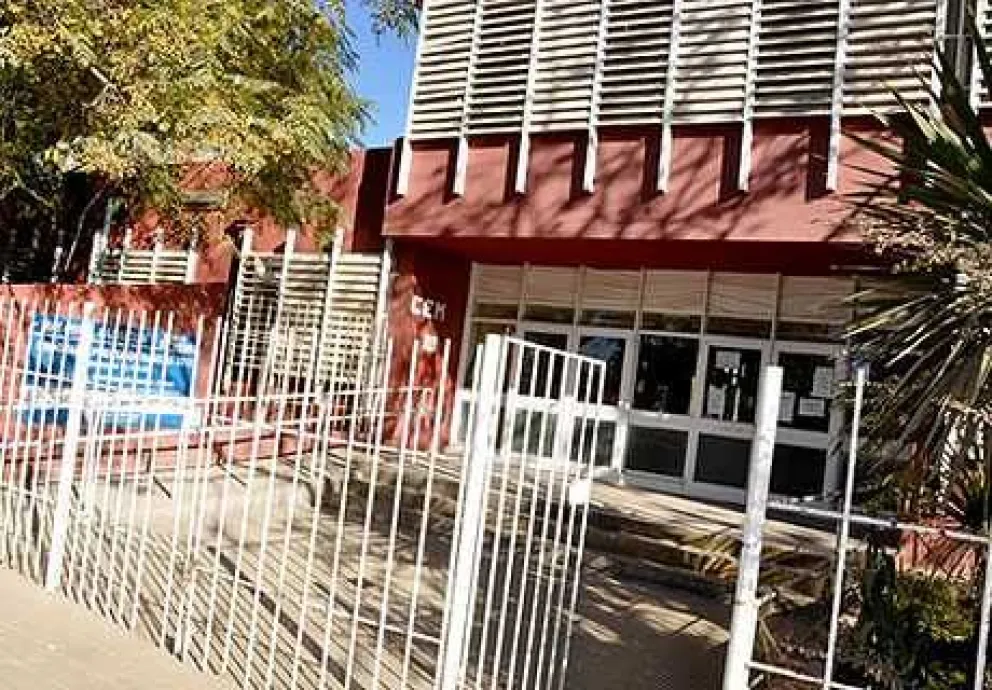 El docente comenzó a dar clases en la ESRN N° 78 de Catriel, pero al poco tiempo se tomó un año de licencia psiquiátrica. Foto: archivo.