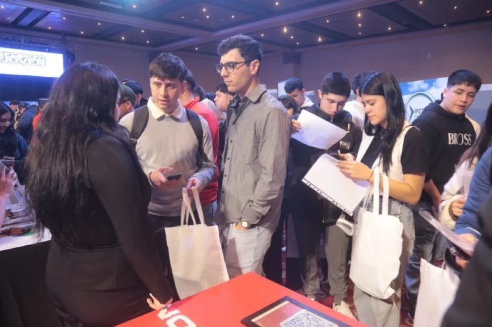 Es una buena oportunidad para dejar currículum o ponerte en contacto con las empresas. (Foto Municipalidad de Neuquén)