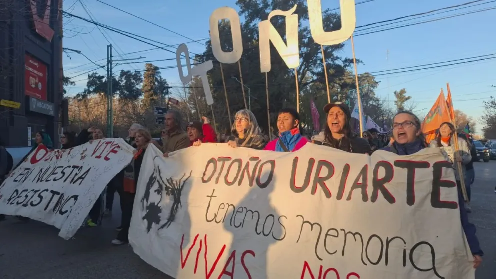 El papá y la Asamblea Autoconvocada por la Memoria de Otoño denunciaron complicidades policiales y judiciales que impidieron llegar a la verdad. Foto: archivo.