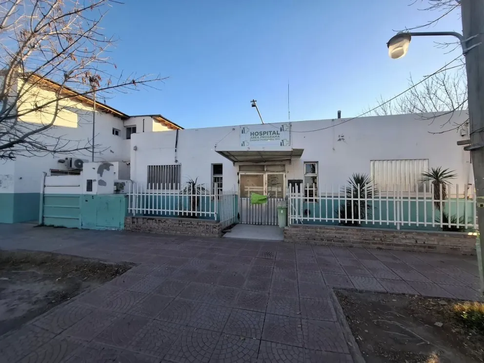 El Hospital viejo de Fernández Oro ya tiene un destino: se convertirá en un complejo administrativo y además será la sede de la Central de Monitoreo. Foto: gentileza.