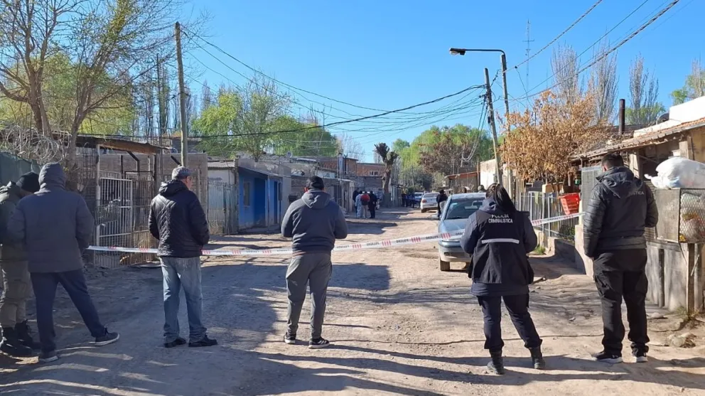 El cuerpo del adolescente de 17 años fue encontrado durante la madrugada. Trabaja el equipo de fiscalía y la policía provincial. Foto: MPF.