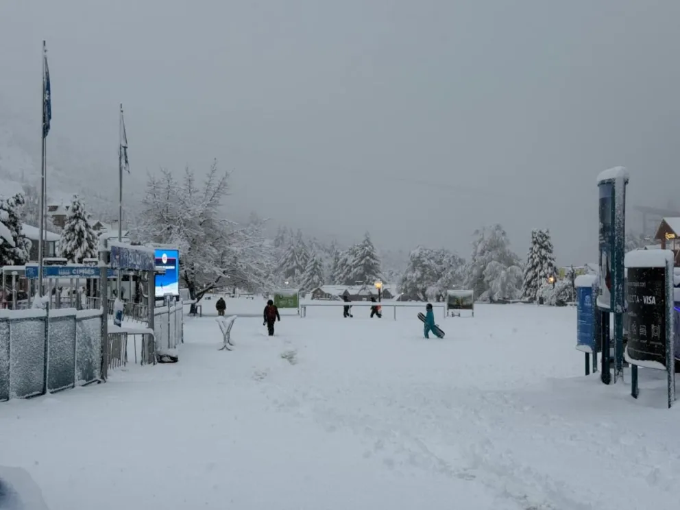 La montaña pintada de blanco en Bariloche a 12 días del inicio de la primavera