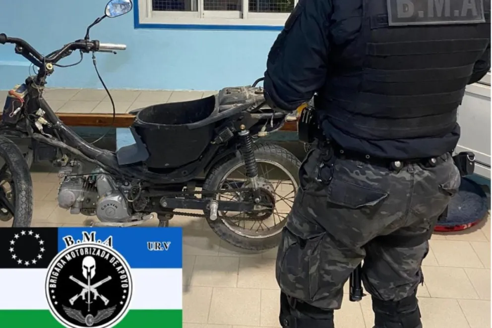 La patente correspondía con una Corven 110; pero la numeración del motor estaba limada. Analizan qué pudo haber pasado. Foto: Policía Río Negro.