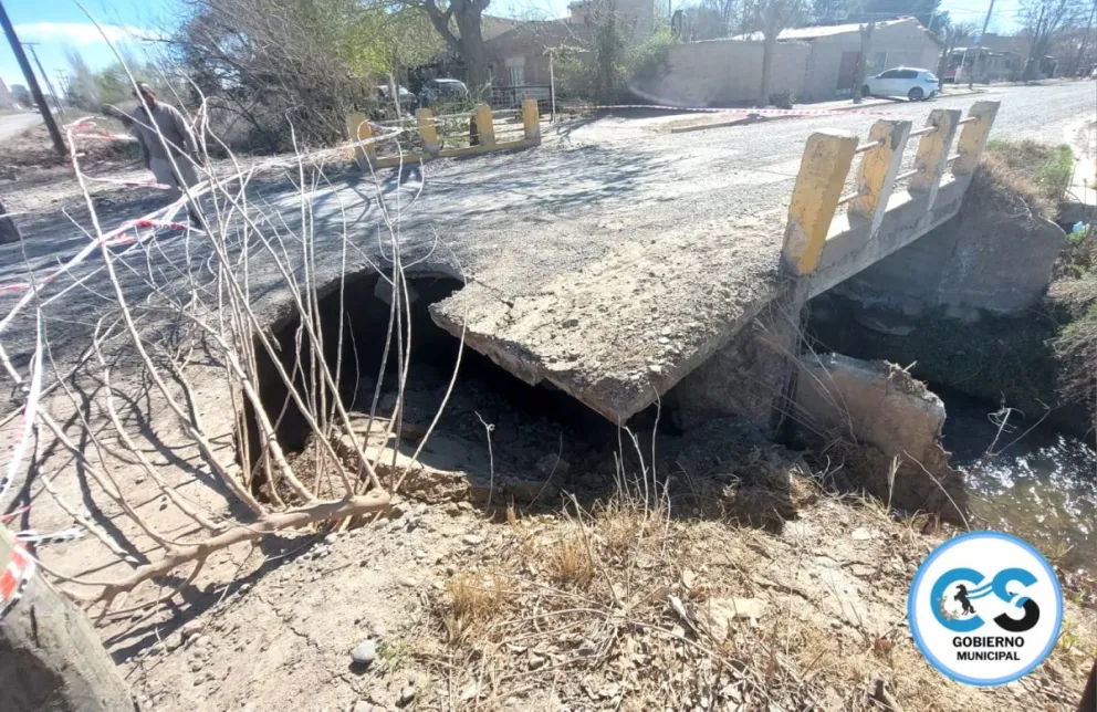 Cinco Saltos: un camión dañó un puente y quedó inhabilitado el tránsito.  | Foto Municipalidad Cinco Saltos
