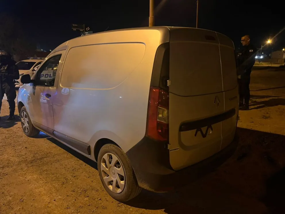 El violento robo se produjo durante la madrugada del sábado, en la calle González Larrosa. Foto: Policía Río Negro.