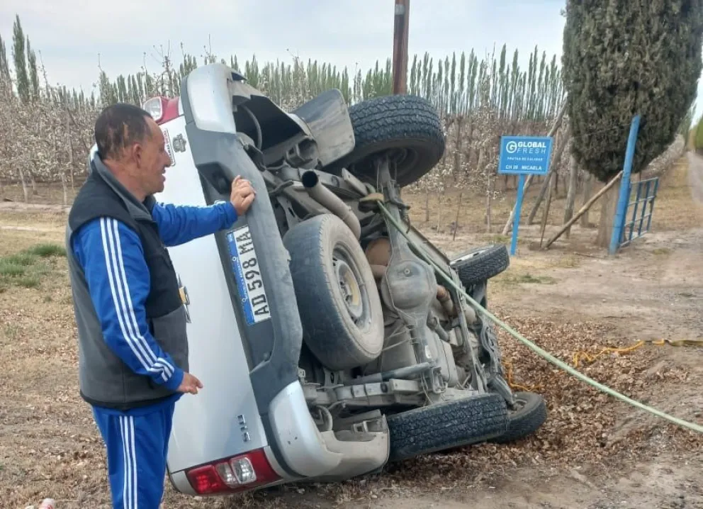 El conductor giró para ingresar a una de las chacras ubicadas al sur de la ruta 22, y perdió el control. Foto: gentileza.