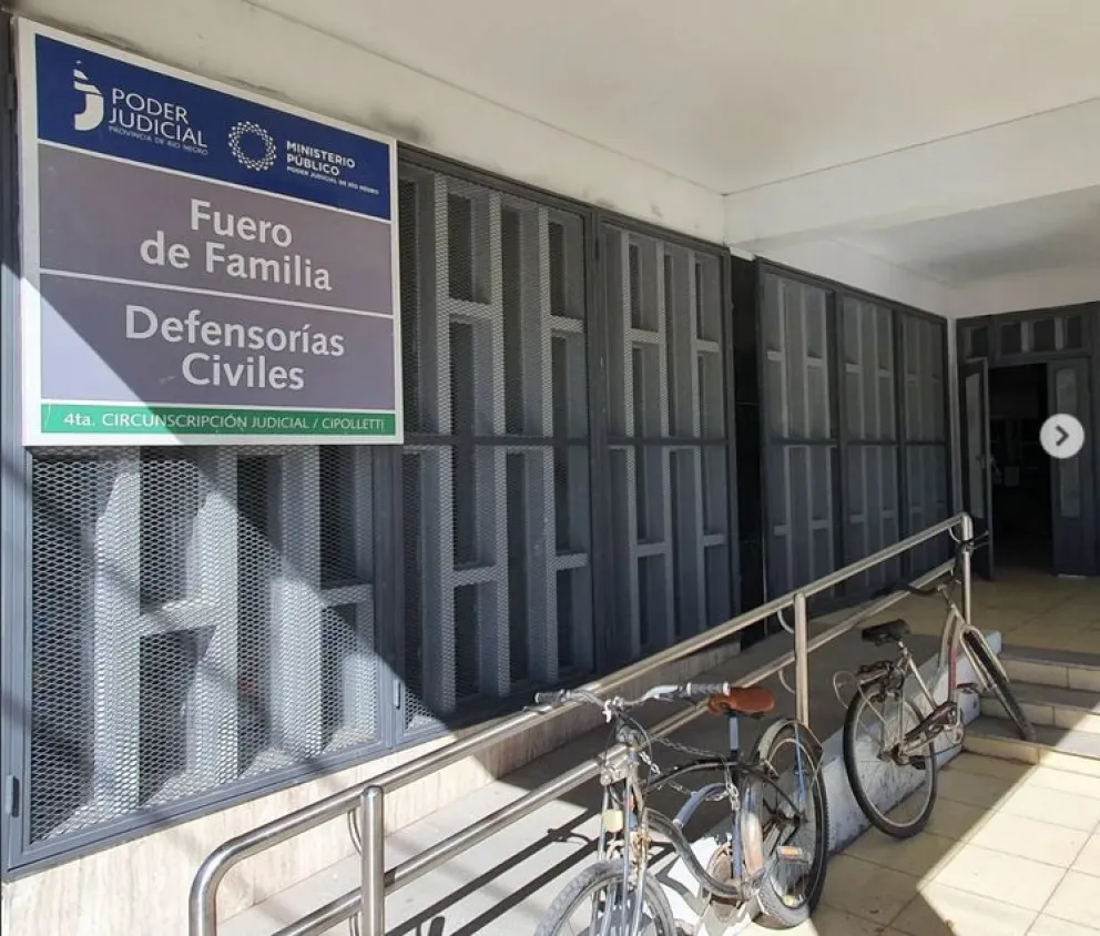 Denuncias cruzadas en los juzgados. Mientras Cruciani denuncia a su expareja por "obstrucción" en el contacto con su hija, la mujer aclara la situación de violencia que le tocó vivir. Foto: archivo.