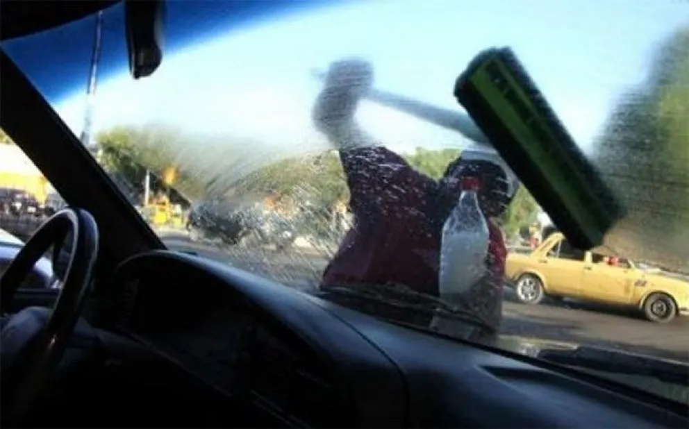 El municipio releva y controlará la actividad de lavavidrios en semáforos. | Foto archivo