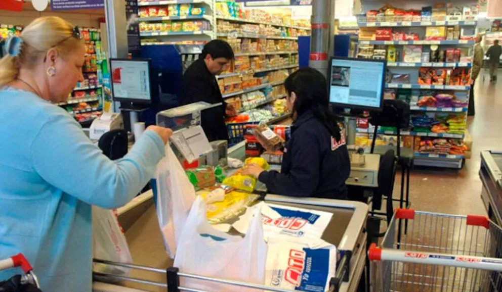 La baja en el consumo agrava la situación, afectando tanto a grandes supermercados como a pequeños comercios. | Foto archivo