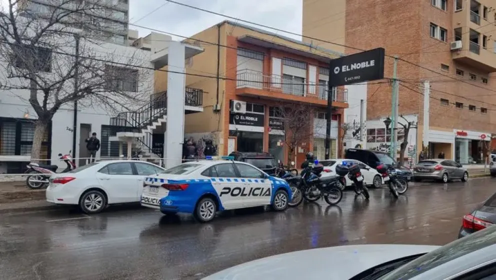 El siniestro se produjo el lunes a la tarde, cuando la mujer manejaba por calle Belgrano hacia el centro de Neuquén. Foto: archivo.