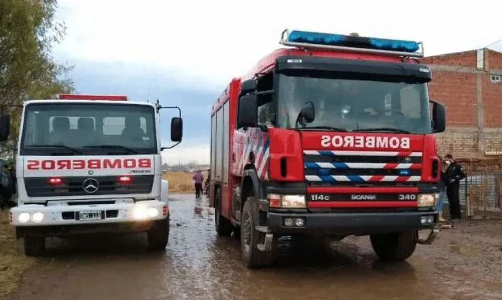 Los bomberos lograron controlar el incendio que se produjo durante la madrugada en el barrio Belgrano. Foto: archivo.