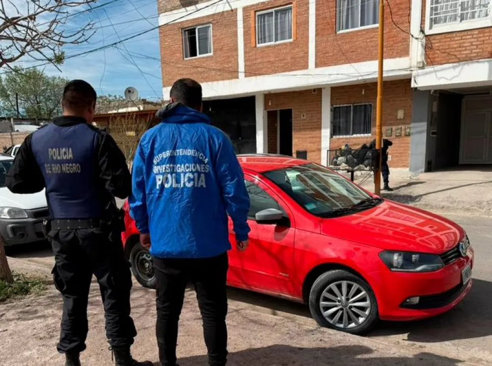 El vehículo se encontraba estacionado sobre la calle Azcuénaga. Foto: gentileza.