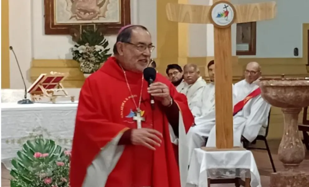 El nuevo administrador apostólico de la diócesis del Alto Valle, Oscar Miñarro, visitó una parroquia de Cipolletti. Foto: archivo.