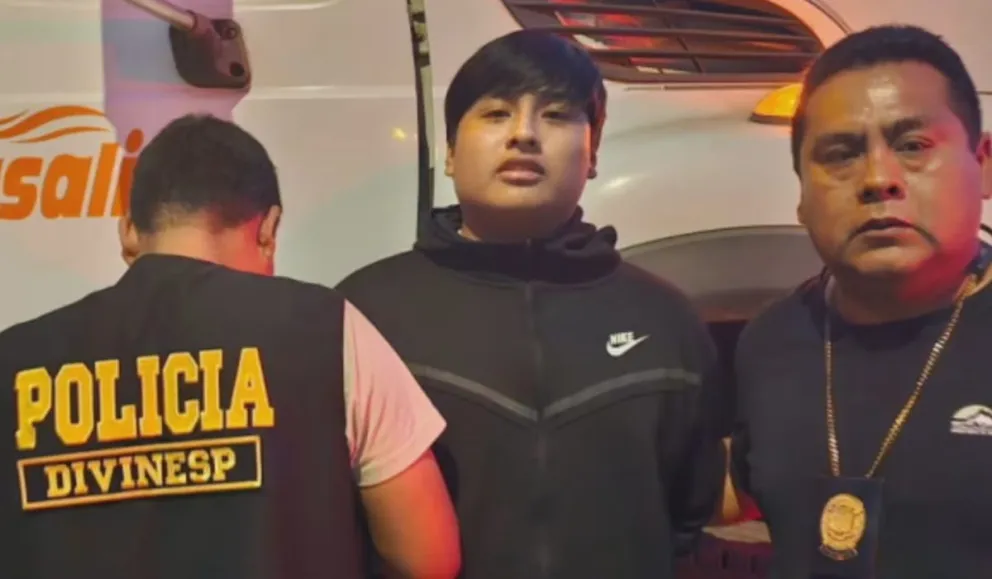 Estaba oculto en un camión que viajaba a la ciudad de Pucusana, al sur de Lima.