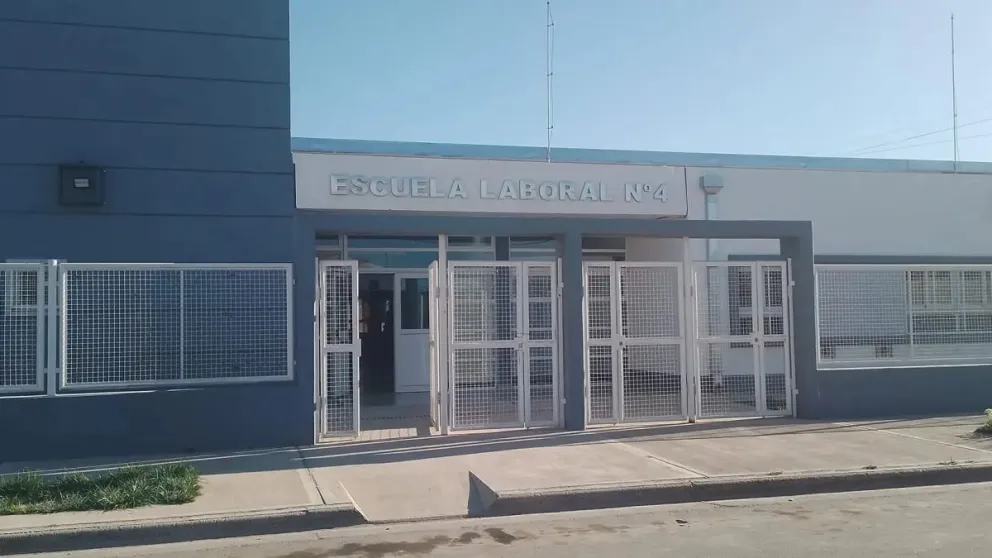 La Provincia adjudicó la obra de mejoramiento en la Escuela 4 en Cipolletti. | Foto Prensa Gobierno Rio Negro. 