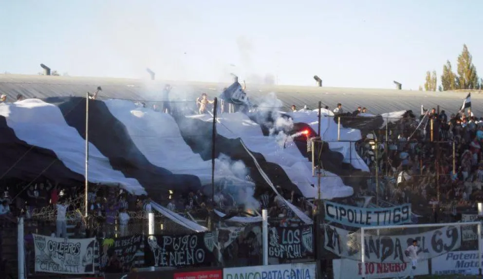 La hinchada llamada La 69 tiene prohibido el ingreso a la cancha, según dispuso el Club.
