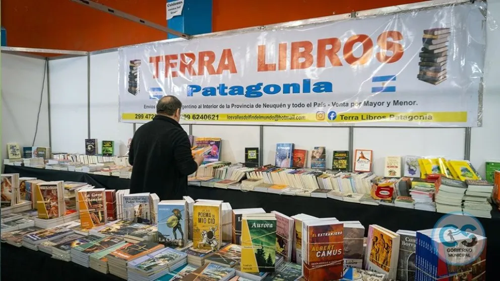 La feria del libro en Cinco Saltos será con entrada será libre y gratuita. | Foto archivo Feria del libro 2024