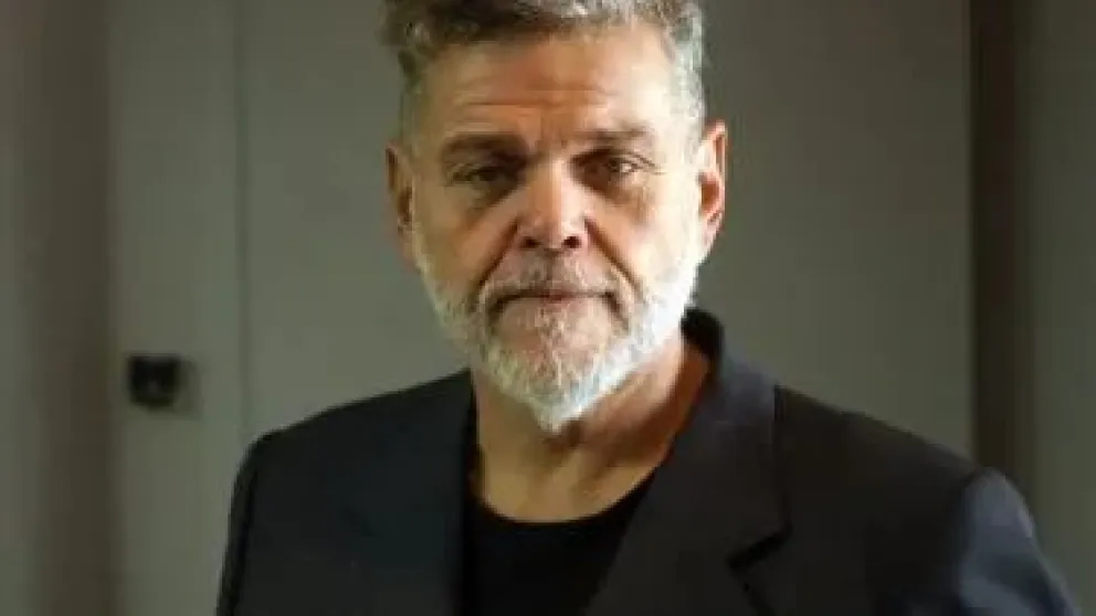 En un canal de streaming, Casero dijo que “si te metés con narcos, pasan estas cosas”. Duros cuestionamientos desde organizaciones feministas. 