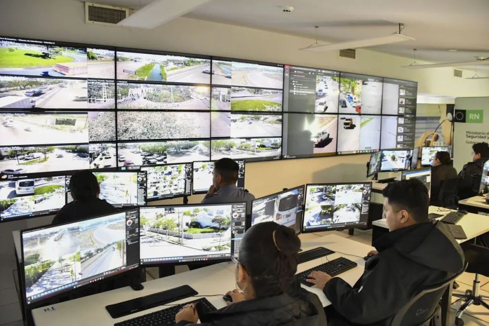 Se inauguró la primera etapa de la ampliación de la Central Río Negro Seguro - 911, con la participación del gobernador Weretilneck y el intendente Buteler. Foto: Prensa Gobierno provincial.