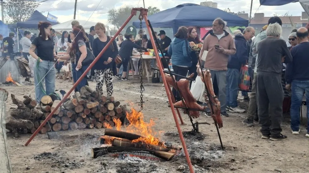 El campeonato llamó la atención de asadores de distintas localidades de La Pampa, Neuquén y Río Negro. Foto: Cipo360.