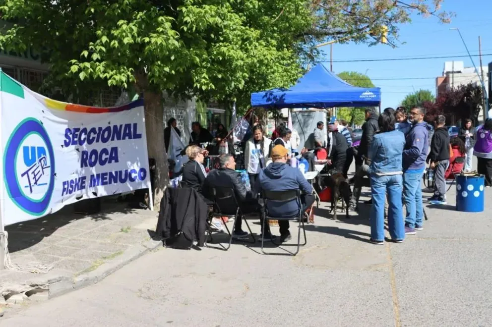 La seccional de Roca movilizó hasta el Consejo Escolar. Foto: (Tania Domenicucci)