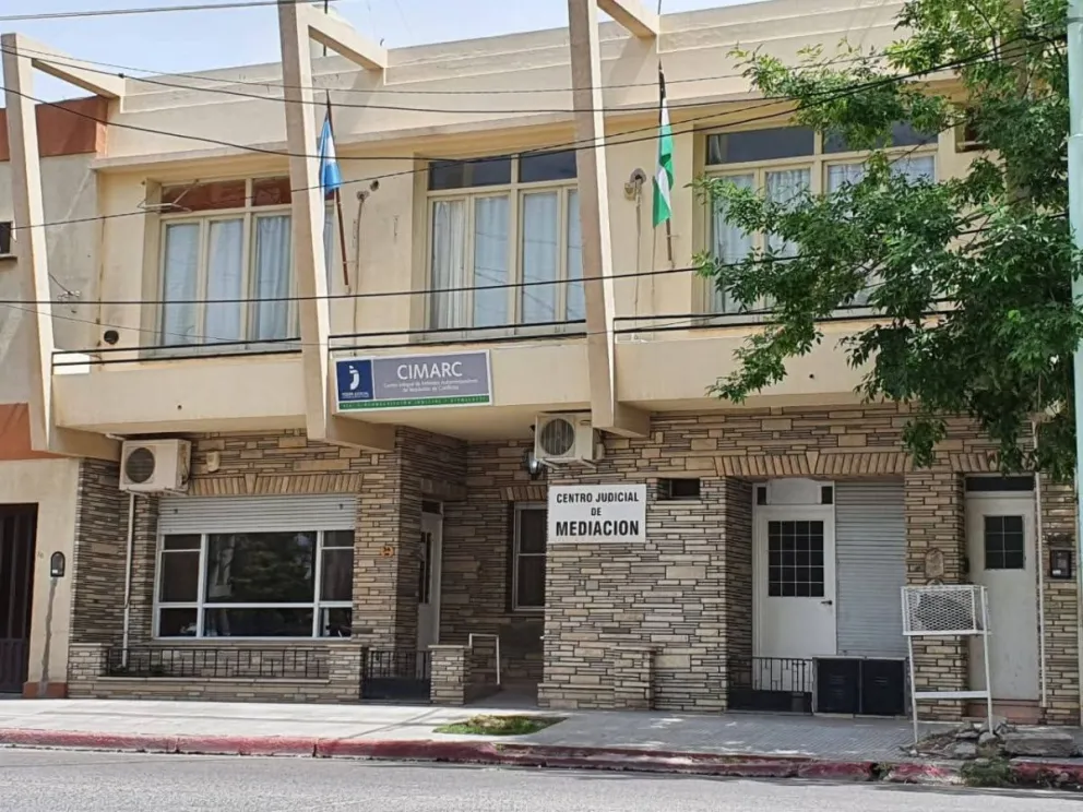 El padre y las tres hijas pudieron llegar a un acuerdo luego del diálogo, encausado con las pautas de la mediación judicial. Foto: gentileza MPF.