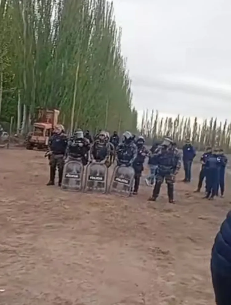 Se procedió con la destrucción de las construcciones y evitarán que vuelvan a ingresar. (Foto gentileza)