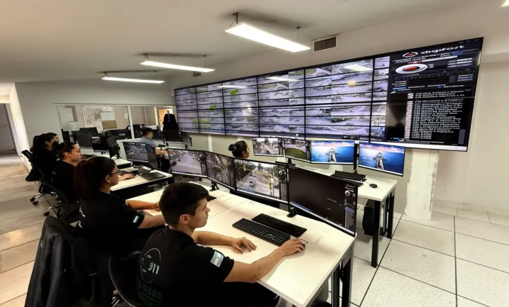 Desde allí se monitorean todas las cámaras instaladas en la ciudad. (Foto Gobierno de Río Negro)