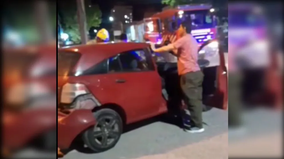 El conductor del Agile tuvo que ser rescatado por los Bomberos y trasladado al Hospital. Foto: gentileza.