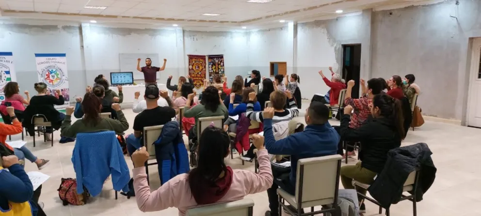 Conoce las opciones para aprender que te ofrece la Fundación. Foto: Fundación Sordos Comahue.