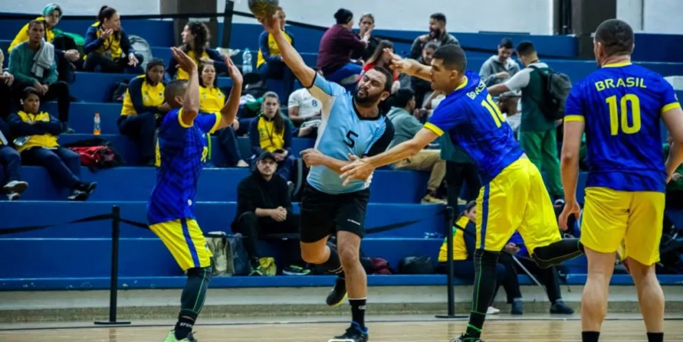El seleccionado argentino de handball para sordos participó en el Sudamericano de Buenos Aires. La idea nació en Cipolletti. Foto: gentileza.